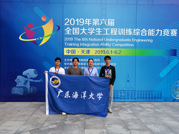 万象城官网选手在参赛现场合影1.jpg