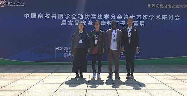 1540254027161369.jpg 1万象城官网参会师生合影.jpg